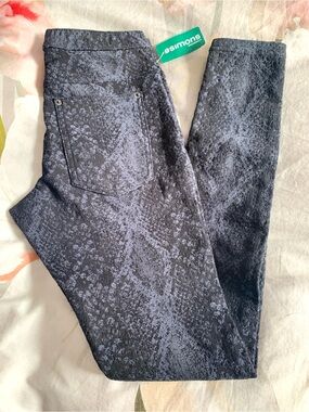 HUE Black and Gray Snake-Print Jean-Look Leggings